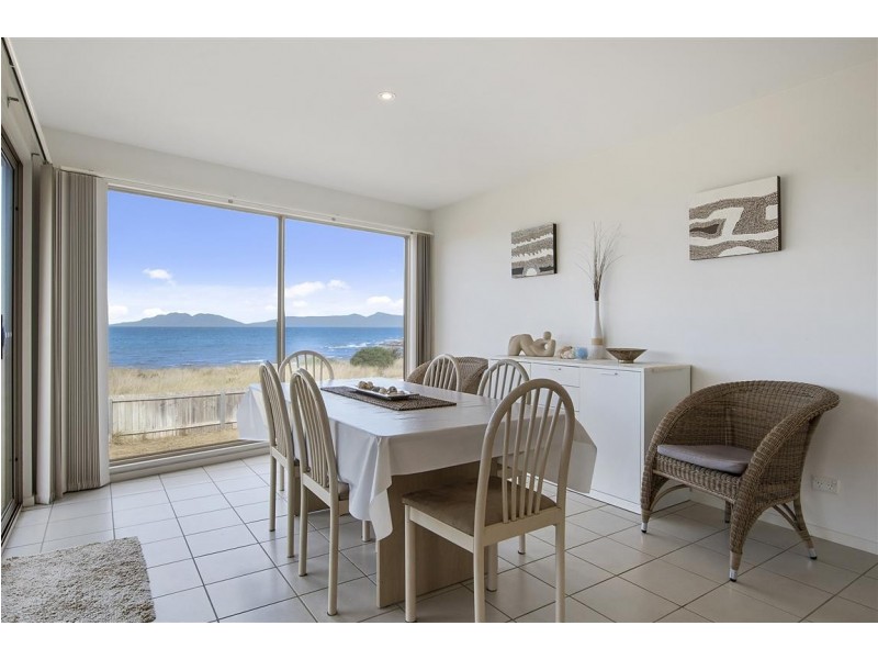 1/11 Aqua Sands Drive, Swansea TAS 7190