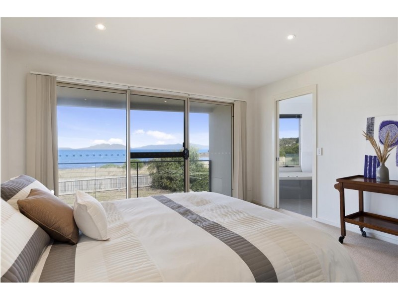 1/11 Aqua Sands Drive, Swansea TAS 7190