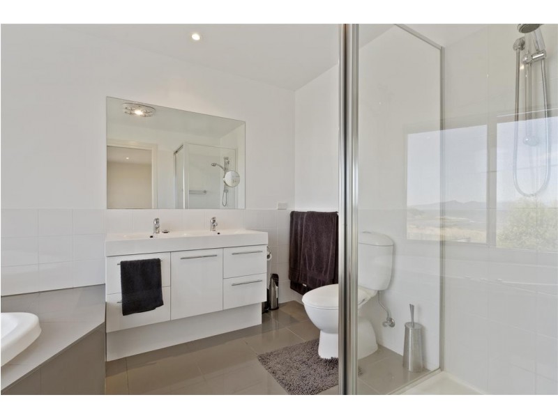 1/11 Aqua Sands Drive, Swansea TAS 7190