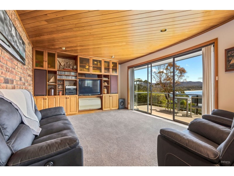 18 Highcrest Avenue, Binalong Bay TAS 7216