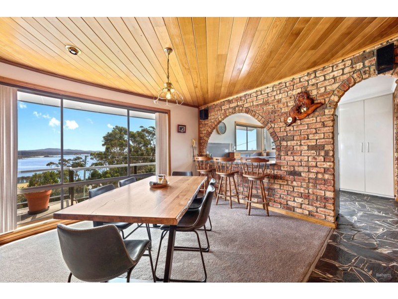 18 Highcrest Avenue, Binalong Bay TAS 7216