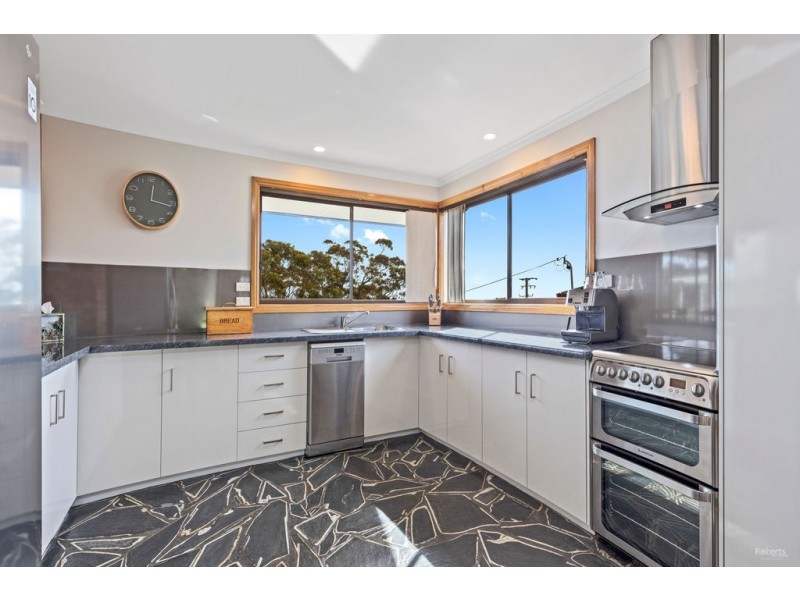 18 Highcrest Avenue, Binalong Bay TAS 7216