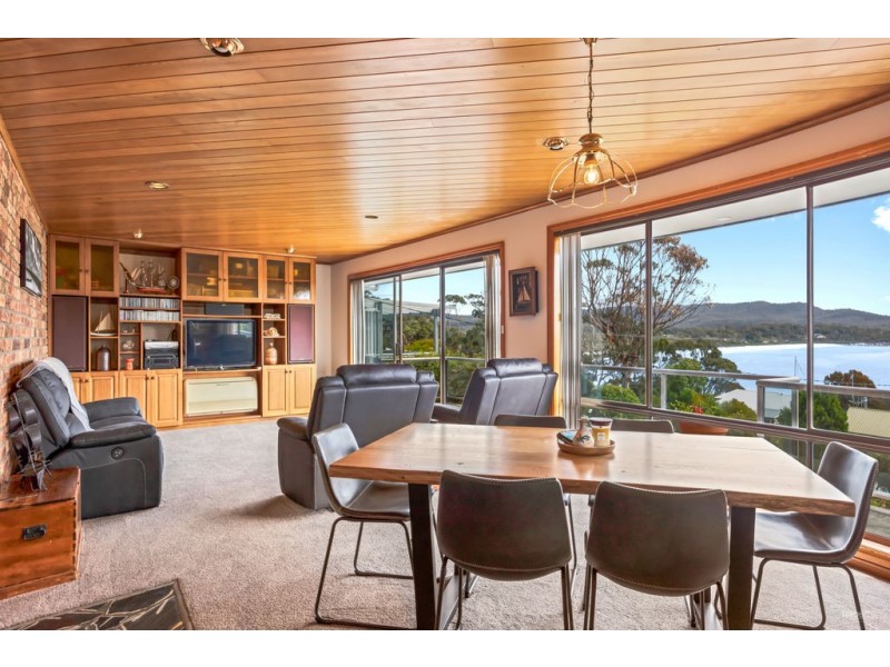 18 Highcrest Avenue, Binalong Bay TAS 7216