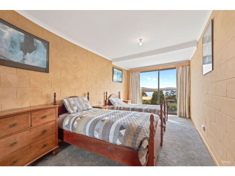 18 Highcrest Avenue, Binalong Bay TAS 7216