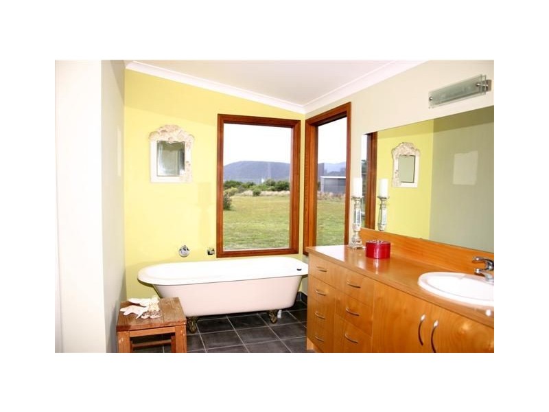 18482 Tasman Highway, Bicheno TAS 7215