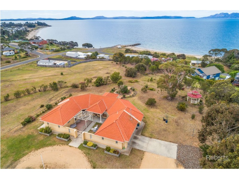 8 Gordon Street, Swansea TAS 7190
