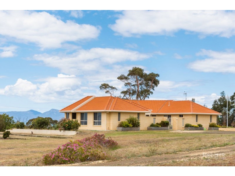 8 Gordon Street, Swansea TAS 7190