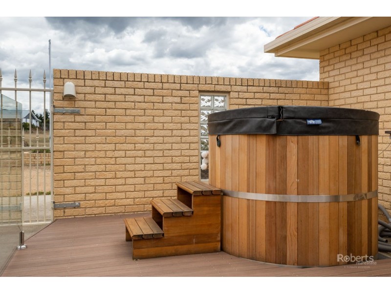 8 Gordon Street, Swansea TAS 7190