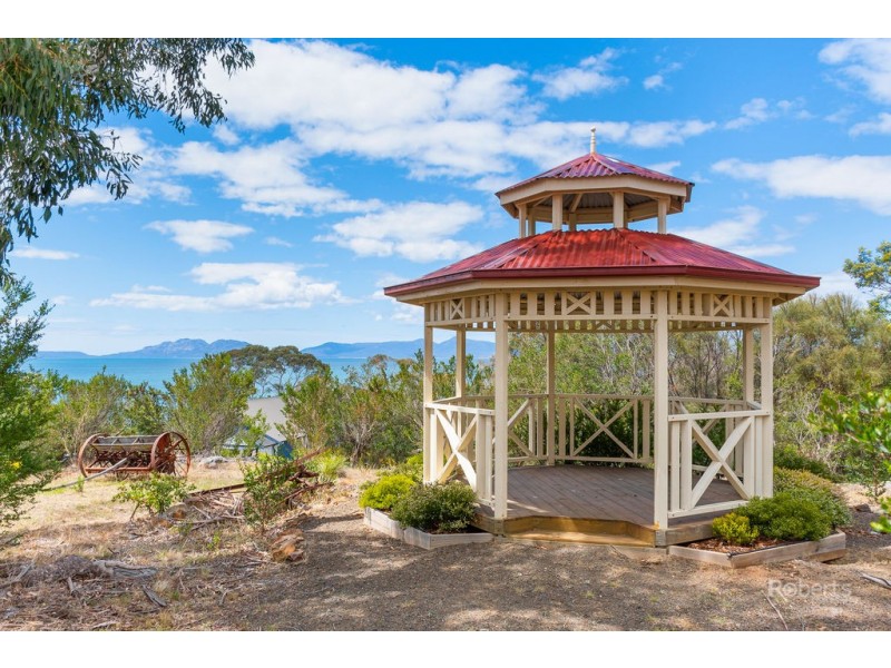 8 Gordon Street, Swansea TAS 7190