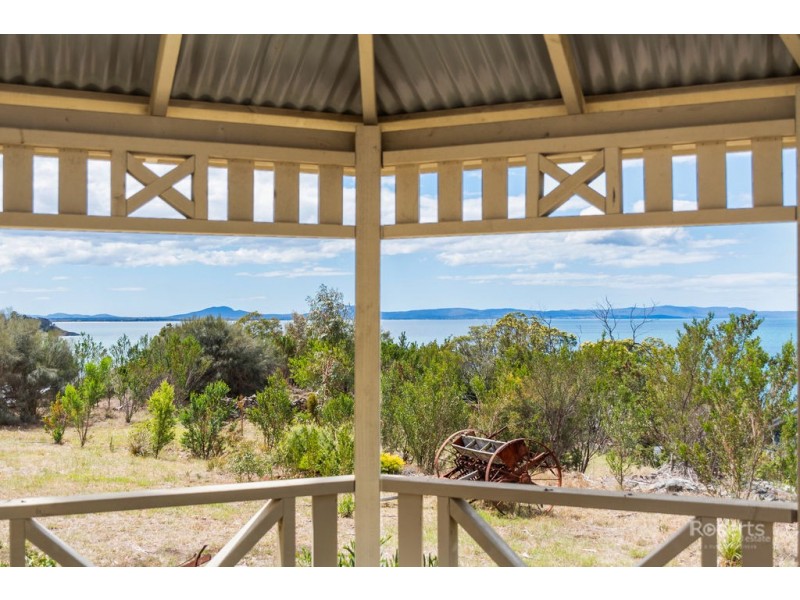 8 Gordon Street, Swansea TAS 7190