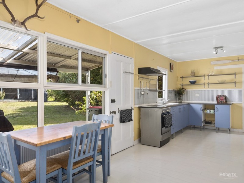 52 Tasman Highway, Bicheno TAS 7215
