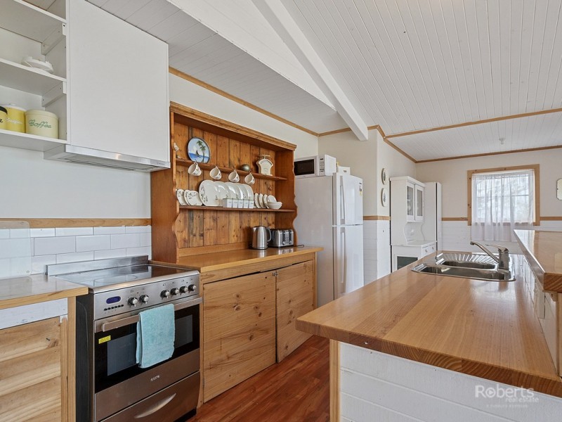 2A Rectory Street, Swansea TAS 7190