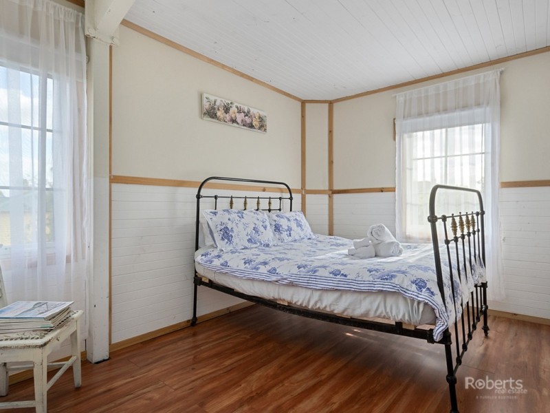 2A Rectory Street, Swansea TAS 7190