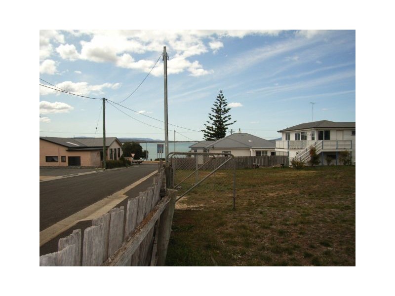 2 Arnol Street, Swansea TAS 7190