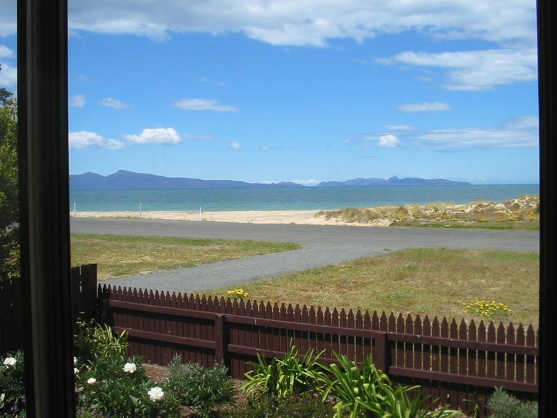 18 Esplanade, Swansea TAS 7190