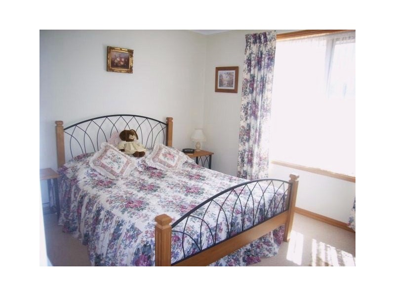 18 Esplanade, Swansea TAS 7190