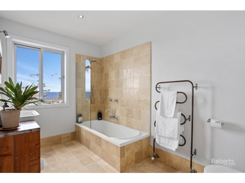 20 Courland Bay Road, Bicheno TAS 7215