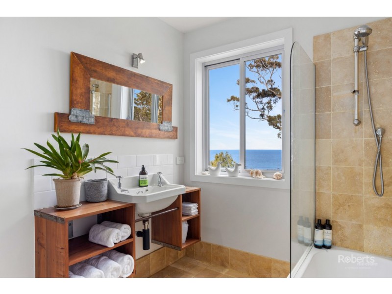20 Courland Bay Road, Bicheno TAS 7215