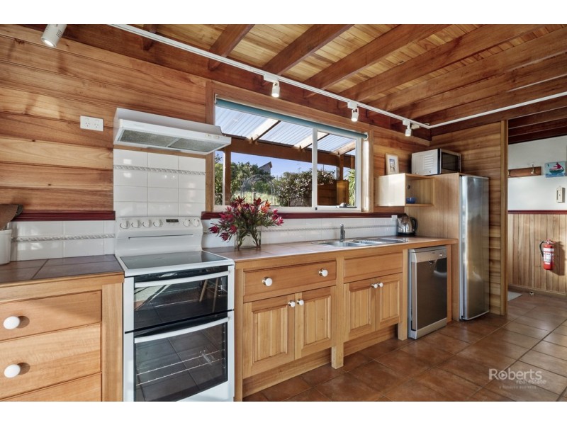 31 Hazards View Drive, Coles Bay TAS 7215