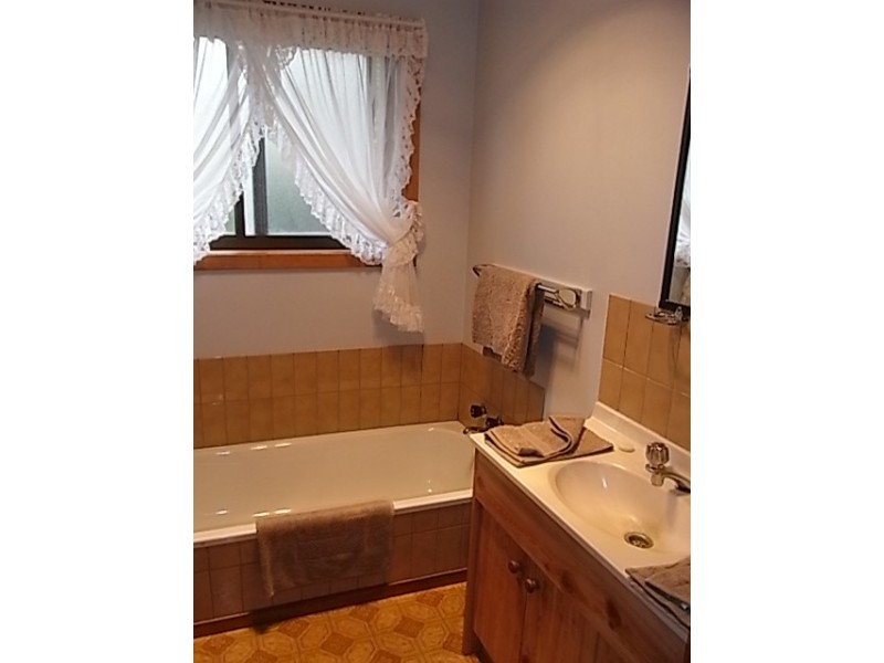 13 Makepeace Ave, Bicheno TAS 7215