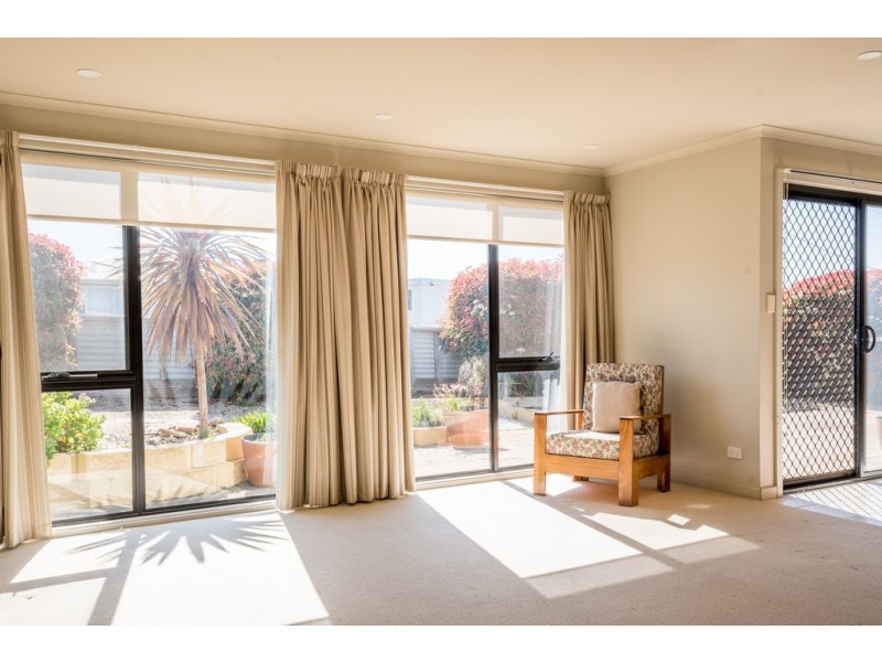 1/12 Julia Street, Swansea TAS 7190