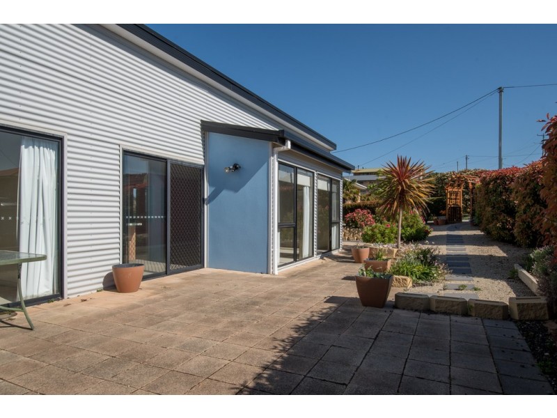 1/12 Julia Street, Swansea TAS 7190