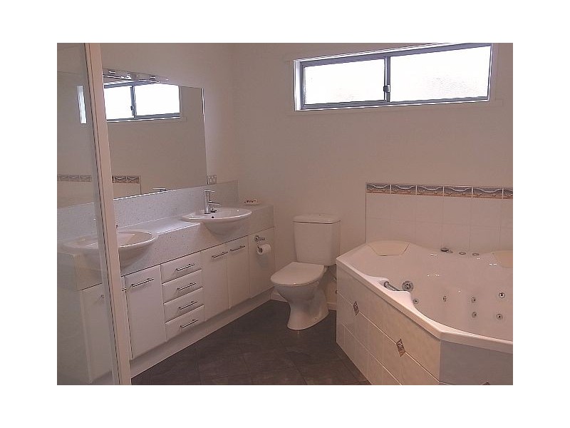 Villa 5 18 Meredith Court, Swansea TAS 7190