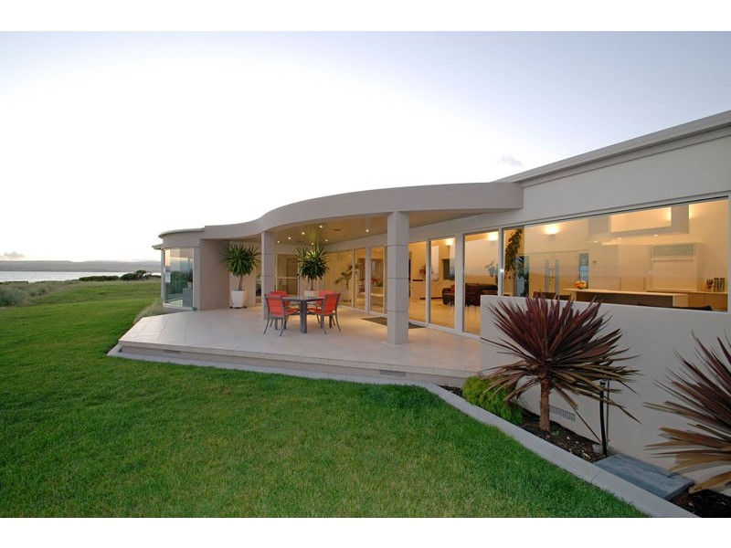 Dolphin Sands TAS 7190