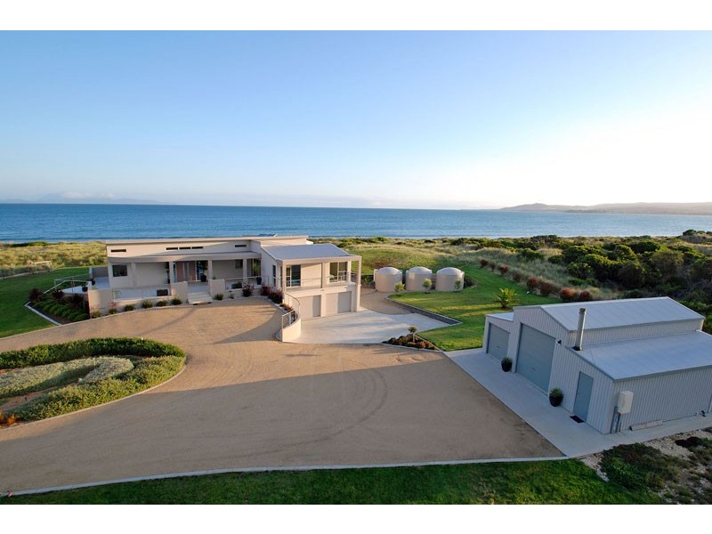 Dolphin Sands TAS 7190