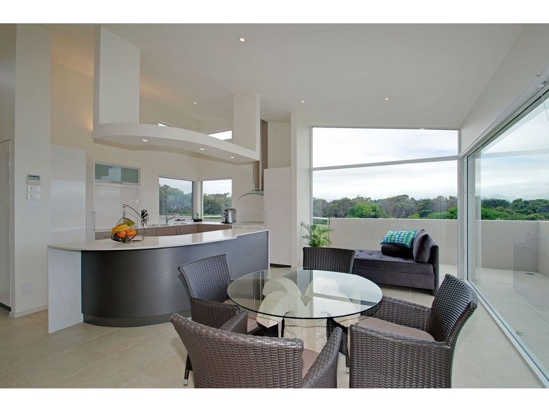 Dolphin Sands TAS 7190