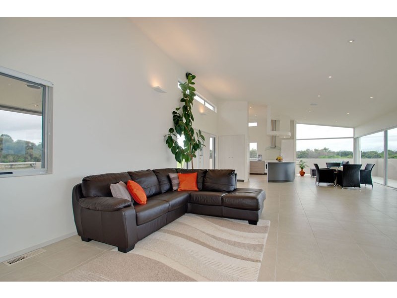 Dolphin Sands TAS 7190