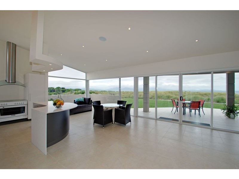 Dolphin Sands TAS 7190