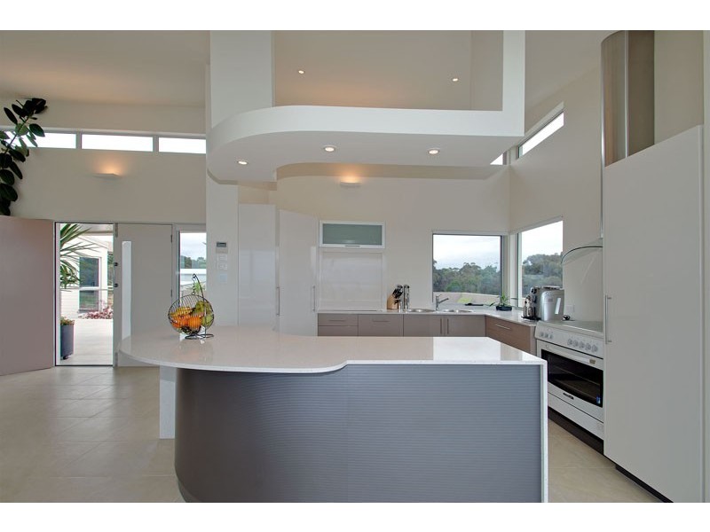 Dolphin Sands TAS 7190