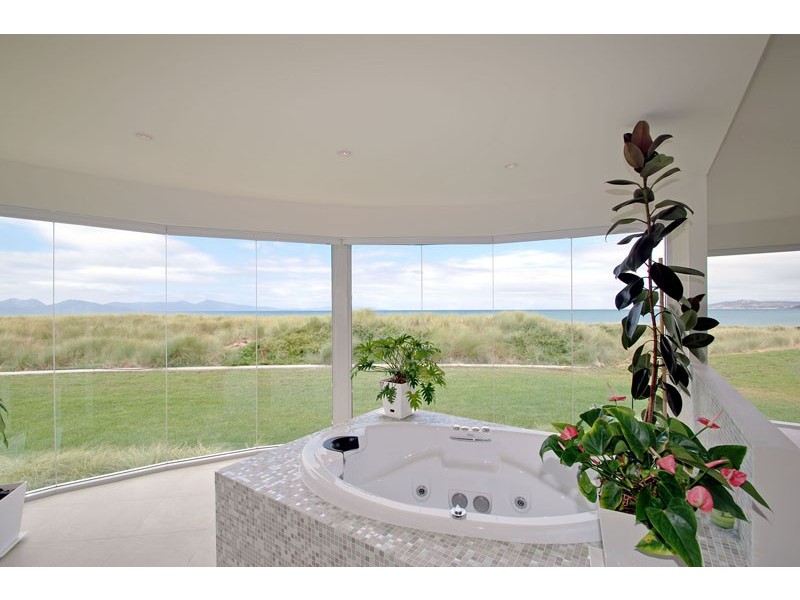 Dolphin Sands TAS 7190