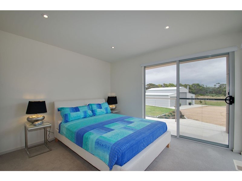 Dolphin Sands TAS 7190