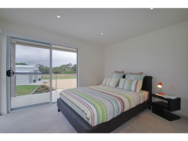 Dolphin Sands TAS 7190