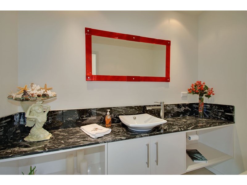 Dolphin Sands TAS 7190