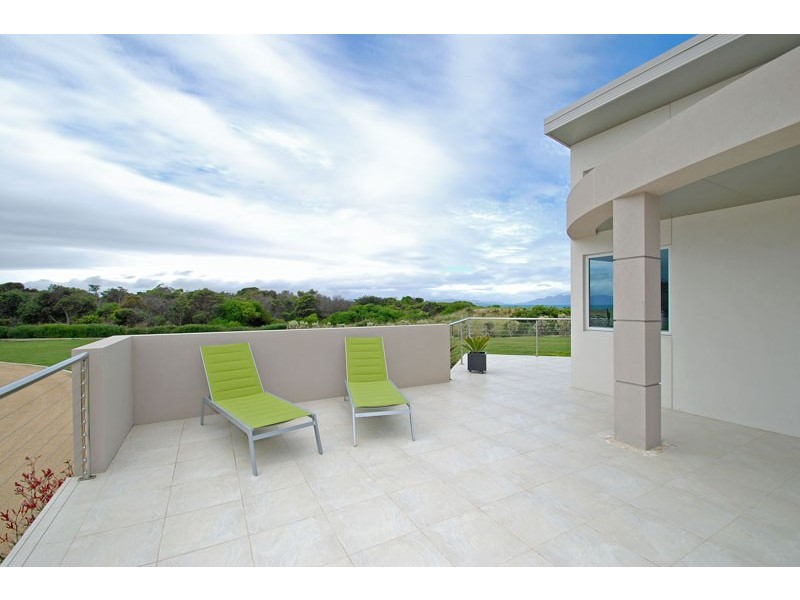 Dolphin Sands TAS 7190