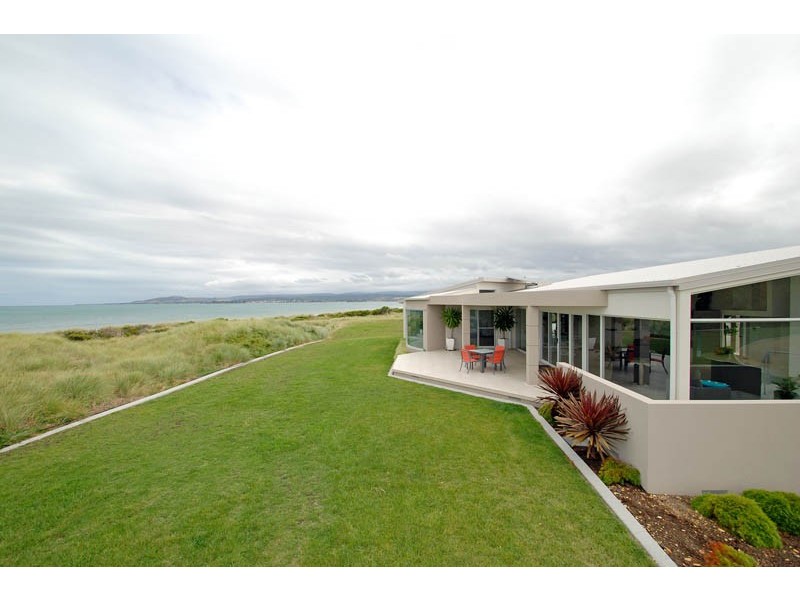 Dolphin Sands TAS 7190