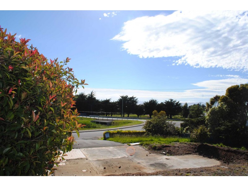 6 River Street, Swansea TAS 7190