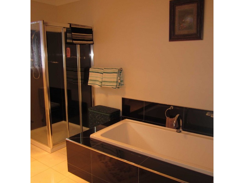 1/2 Shaw St, Swansea TAS 7190