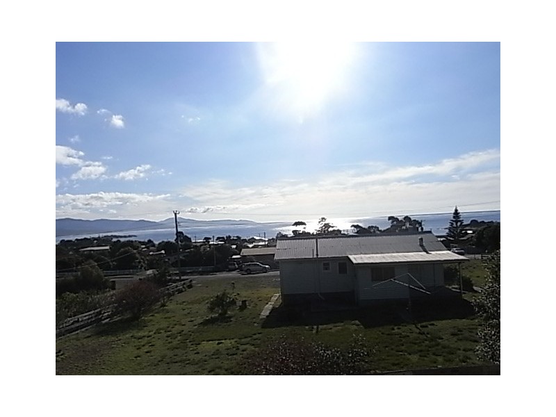 11 Sinclair Street, Bicheno TAS 7215