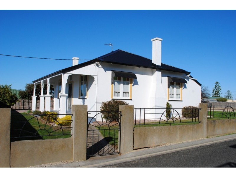 8 Arnol Street, Swansea TAS 7190