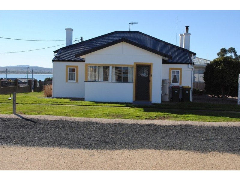 8 Arnol Street, Swansea TAS 7190