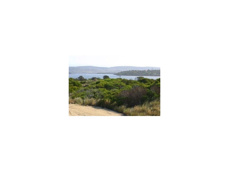 8 Yellow Sand Banks Rd, Swansea TAS 7190