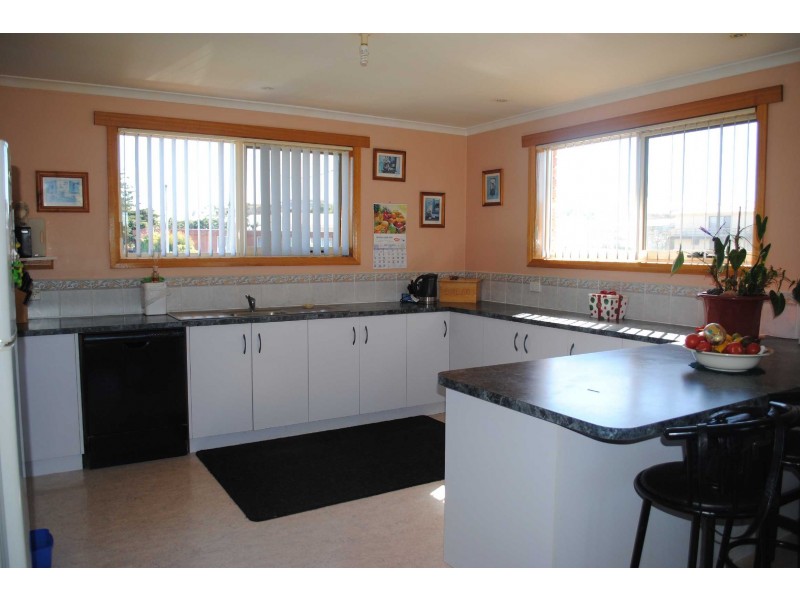 8 Sunny View Avenue, Swansea TAS 7190