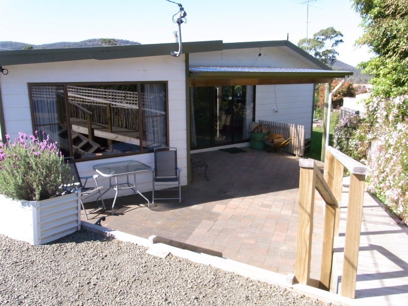 8 Harold Street, Coles Bay TAS 7215