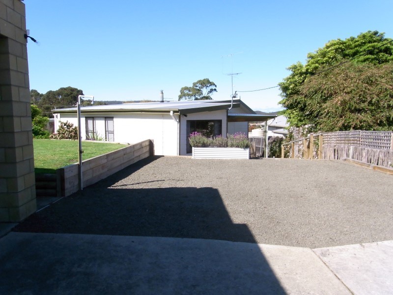 8 Harold Street, Coles Bay TAS 7215