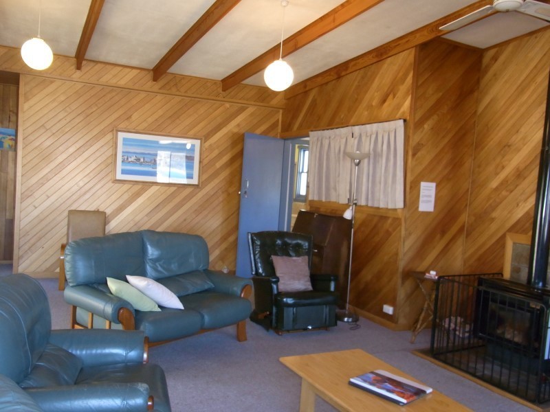 8 Harold Street, Coles Bay TAS 7215