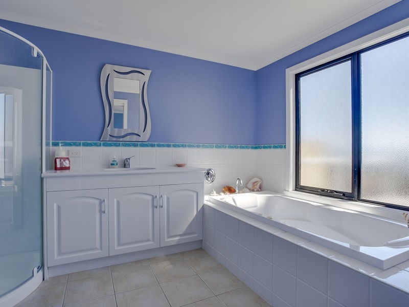 16 Meika Place, Coles Bay TAS 7215